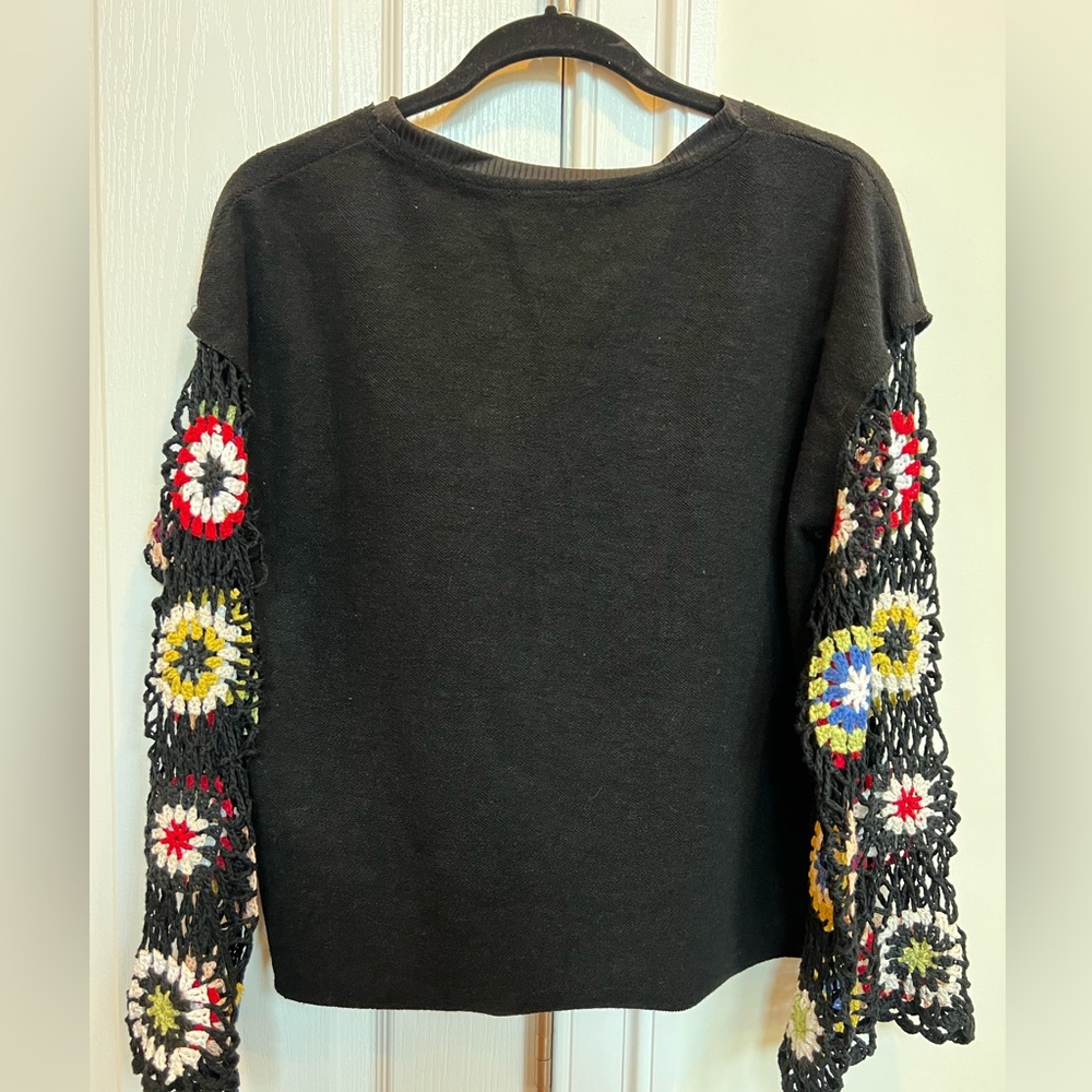 Umgee Black sweater/Colorful Crochet granny square Sleeves - Picture 8 of 10